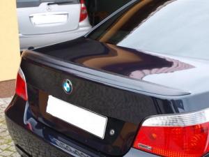 BMW E60 - odtrhov hrana vka kufru.